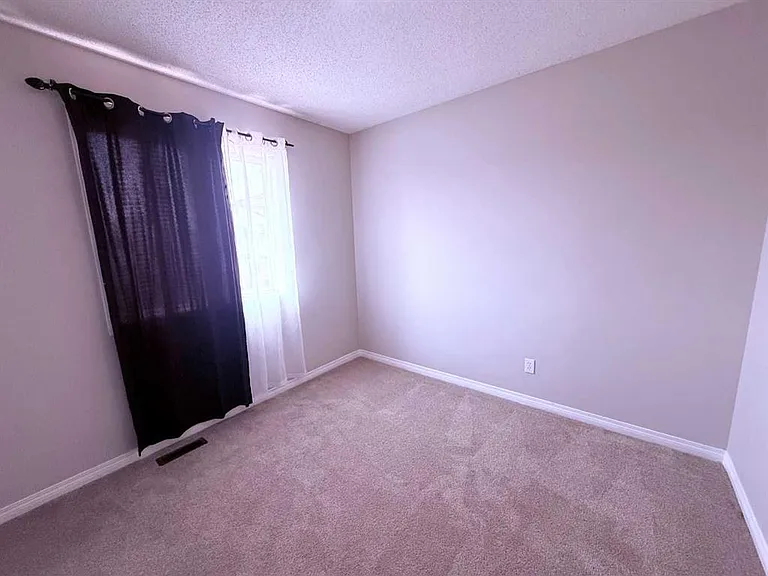 952 Taradale Dr NE — Photo 15