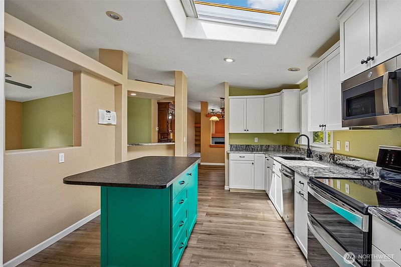 4th image of 2102 Abernethy Road NE