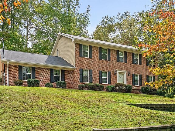 3rd image of 306 Altoona Dr