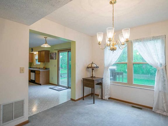 5th image of 7849 Fairfax Loop Dr