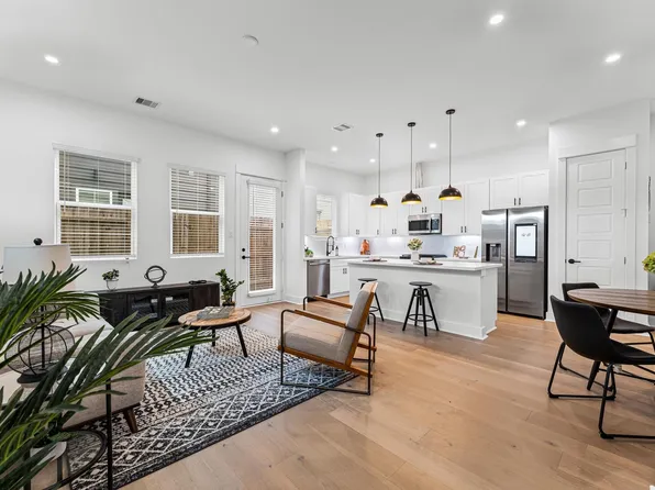 412 Neyland St #D, Houston, TX 77022