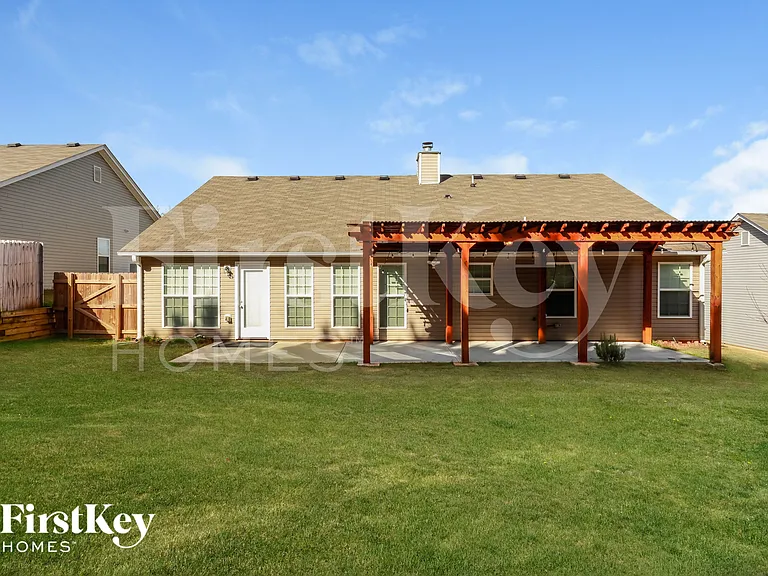 114 Colonial Ct — Photo 15