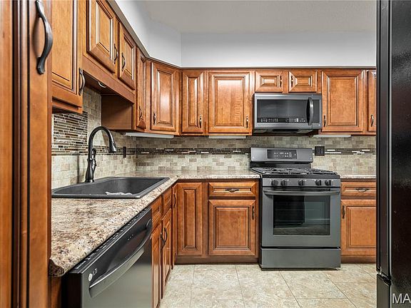 5th image of 5581 Baronridge Dr APT 5