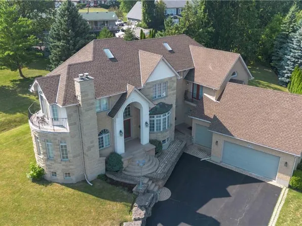 1401 Tamworth Ct, Burlington, ON L7P 4V3