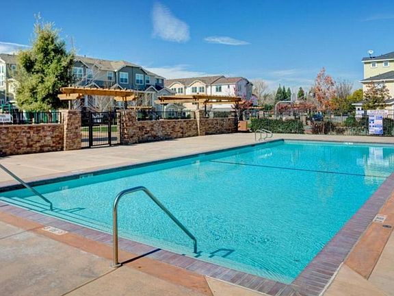 3rd image of 107 Sapphire Ln