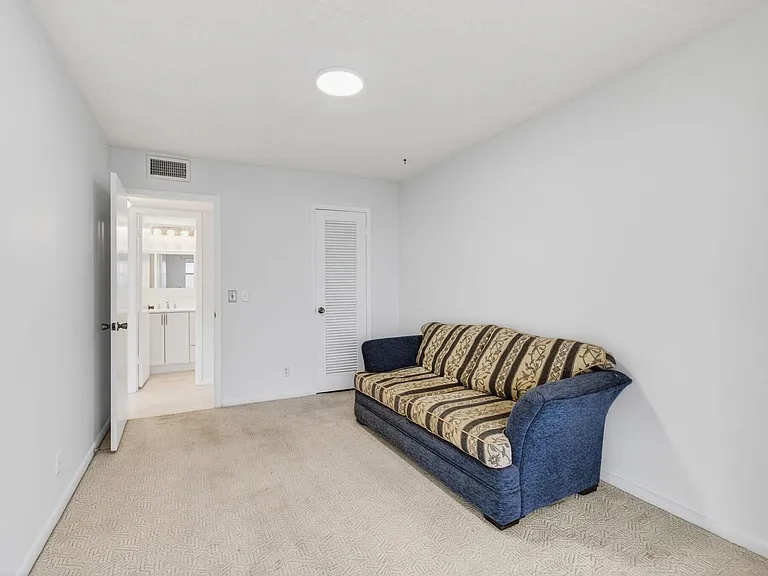 360 Fanshaw — Photo 28