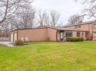 9600 Fernwood Dr #9600, Olmsted Falls, OH 44138