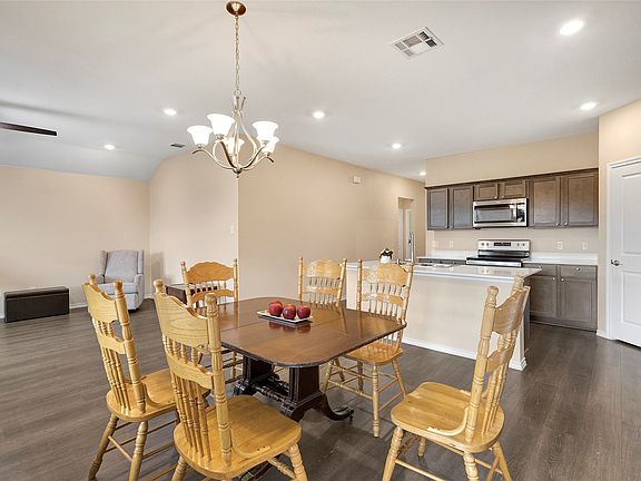 5th image of 2122 Berrywood Dr