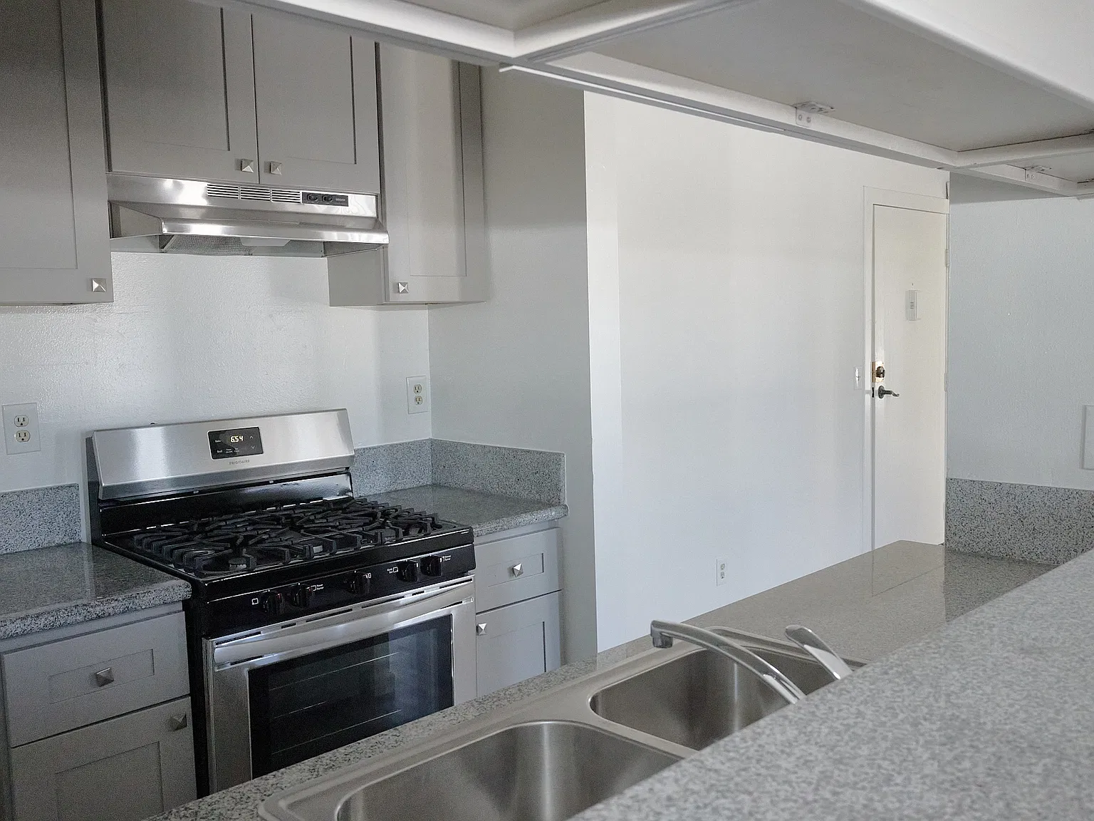6138 Afton Place — Photo 1
