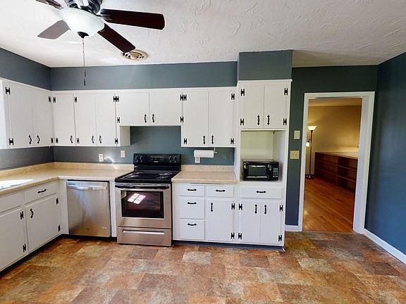 5th image of 864 Dalton Cir