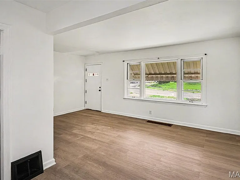 10205 Saint Daniel Ln — Photo 2