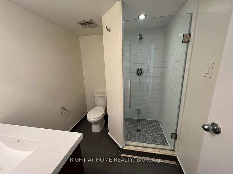 3650 Kaneff Cres #3202 — Photo 16