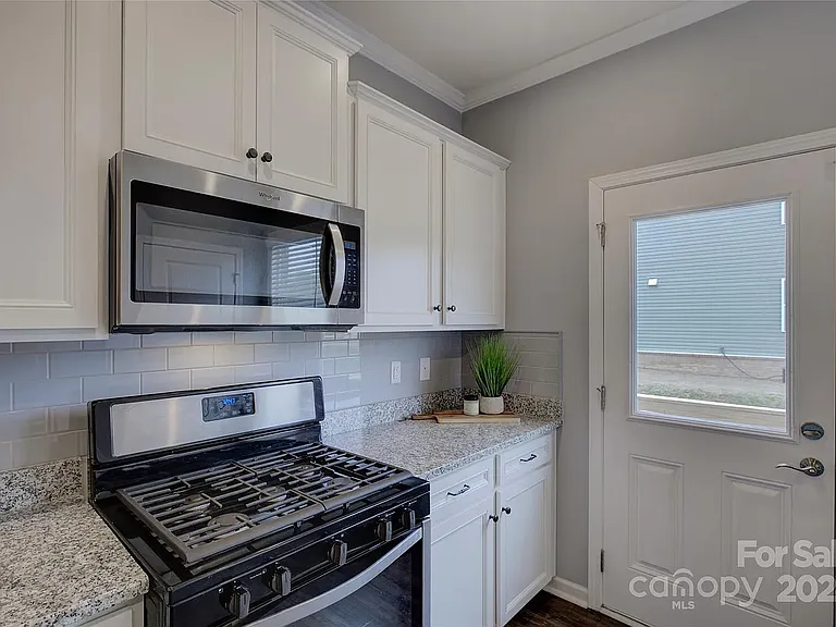7134 Thornrose Dr — Photo 15