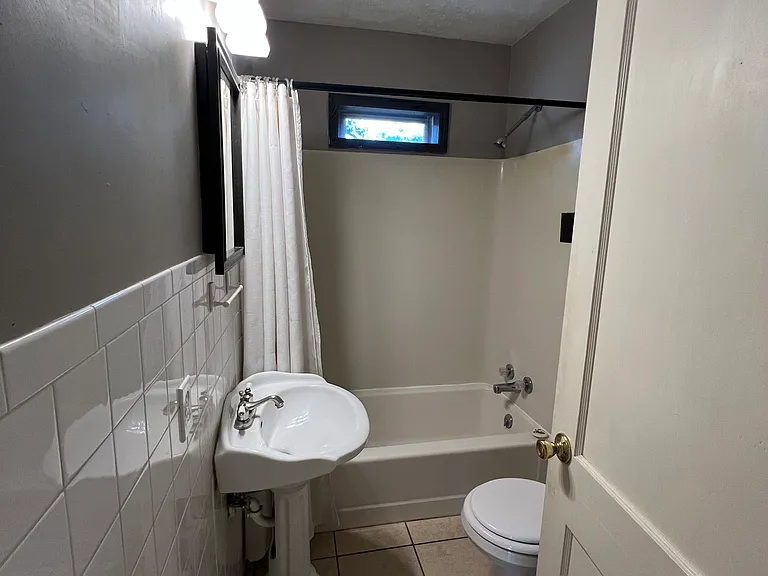221 Henderson St — Photo 13