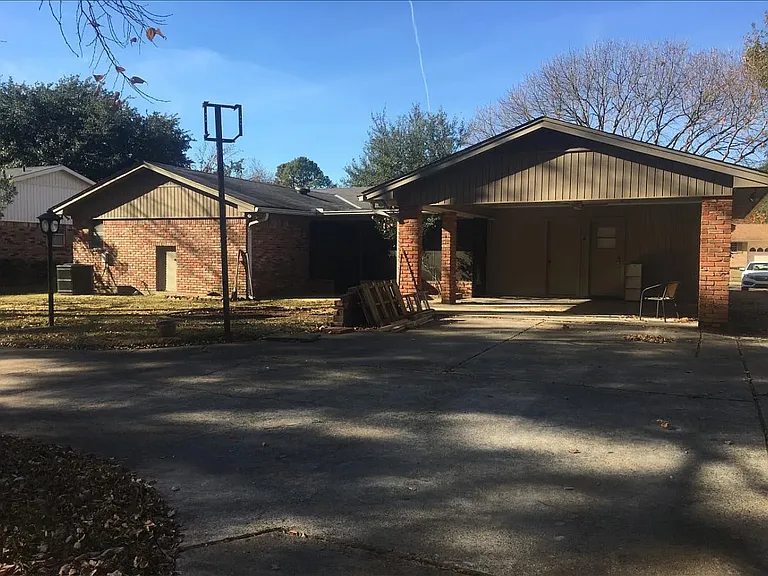 7213 University Dr — Photo 2