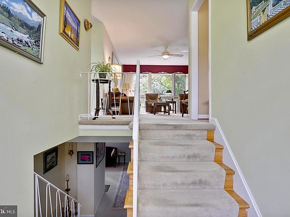 4th image of 5926 Rossmore Dr