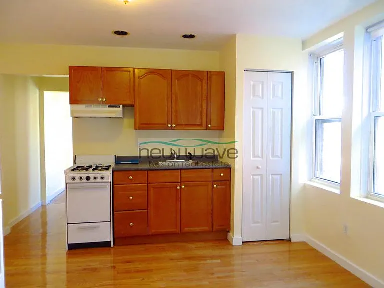 220 Hanover St #28 — Photo 9