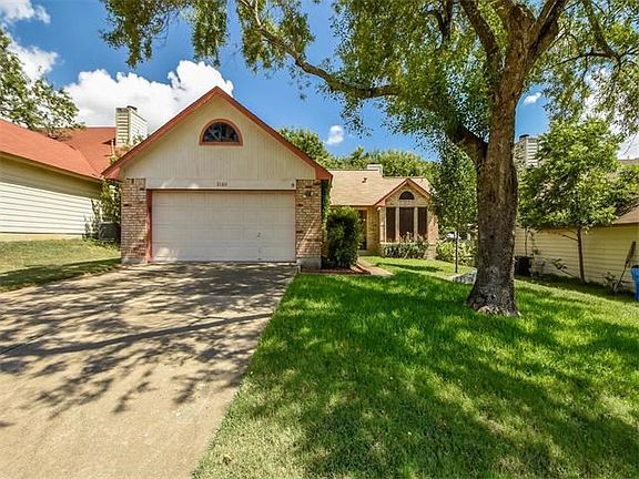 Welcome home to this Wells Branch beauty