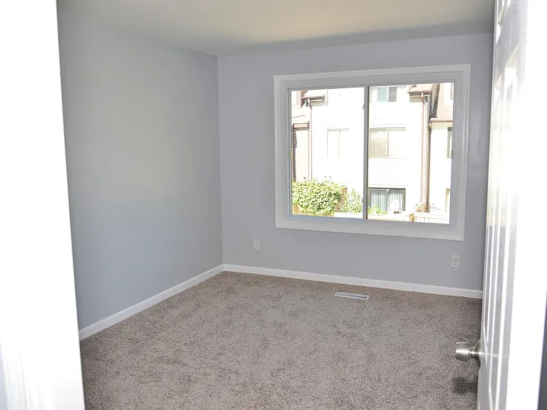 9852 Brookridge Ct — Photo 10