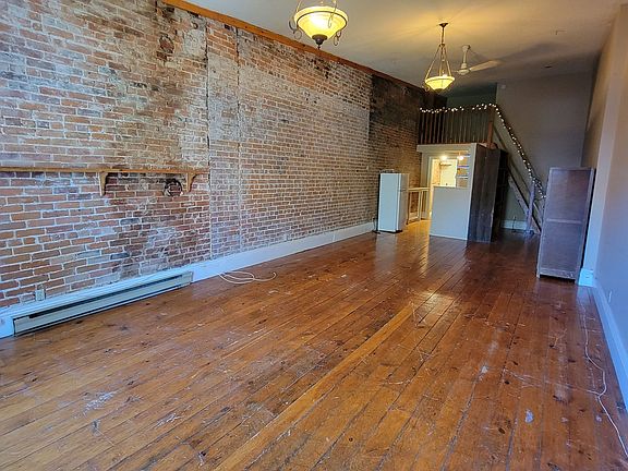 2nd image of 384 1/2 George St N #D