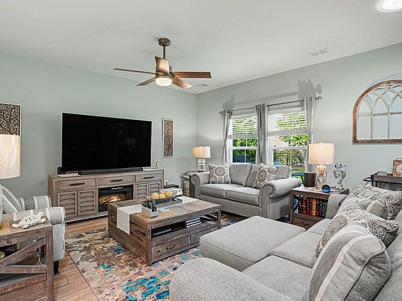 4th image of 16 Costa Ct.