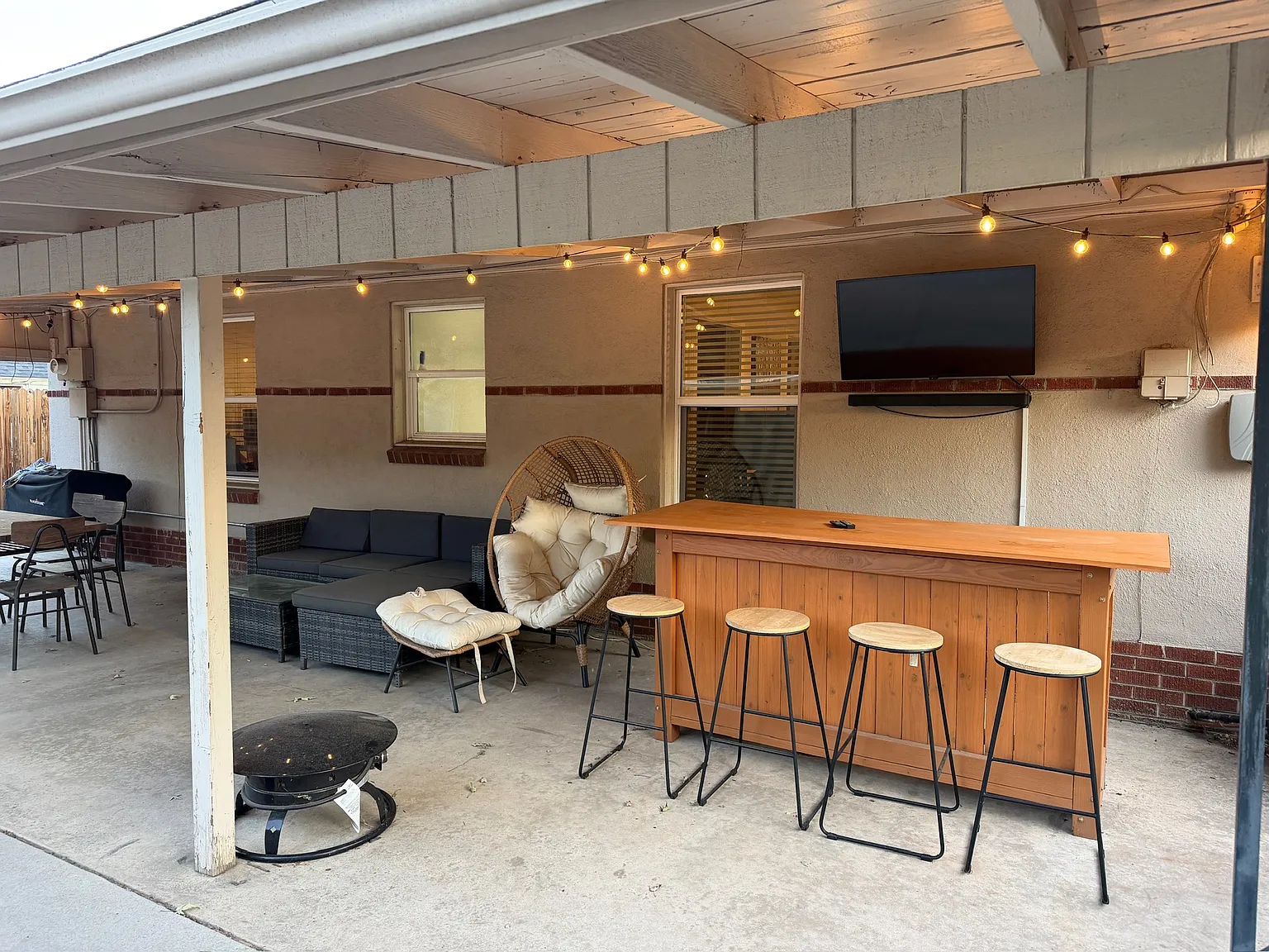 2 bed, 948 sqft, $3,900 — Photo 3