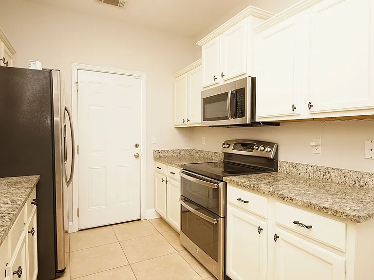 125 Farrah Ave — Photo 10