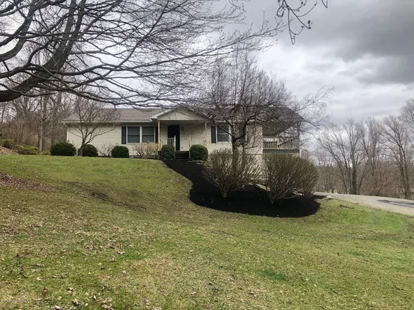 1418 Fords Pond Rd, Newtown, PA 18411