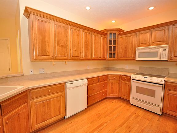 5th image of 25 Wedgewood Ln