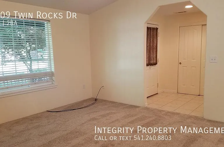 1209 Twin Rocks Dr — Photo 10