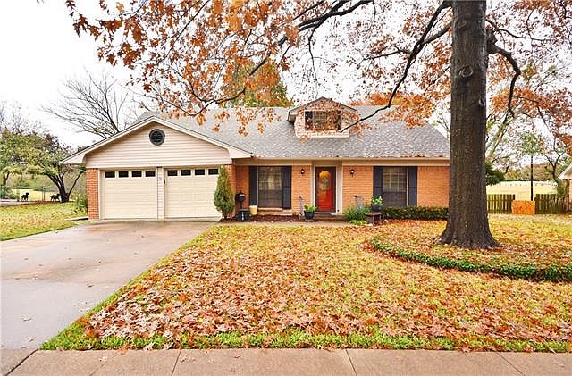 1st image of 2306 Woodlawn Dr