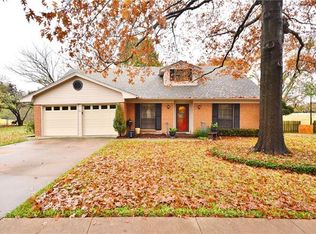 2306 Woodlawn Dr, Ennis, TX 75119