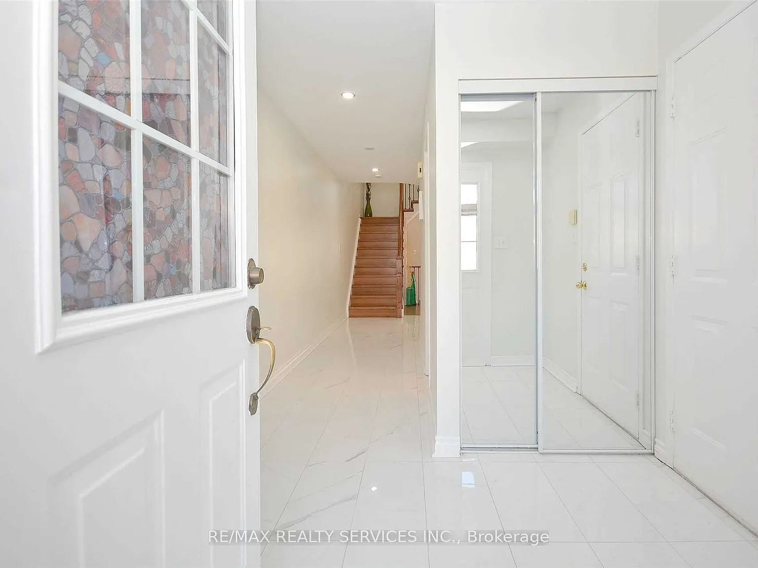 3 bed, $3,000 — Photo 2
