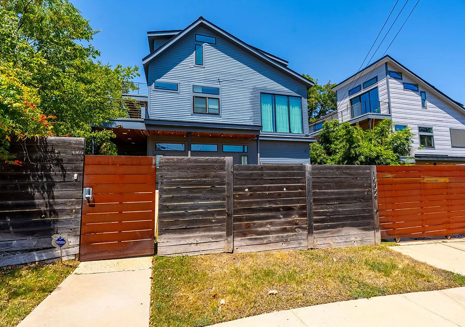 Beautiful 3 bedroom, 3.5 bathroom home in East Austin! — Photo 3