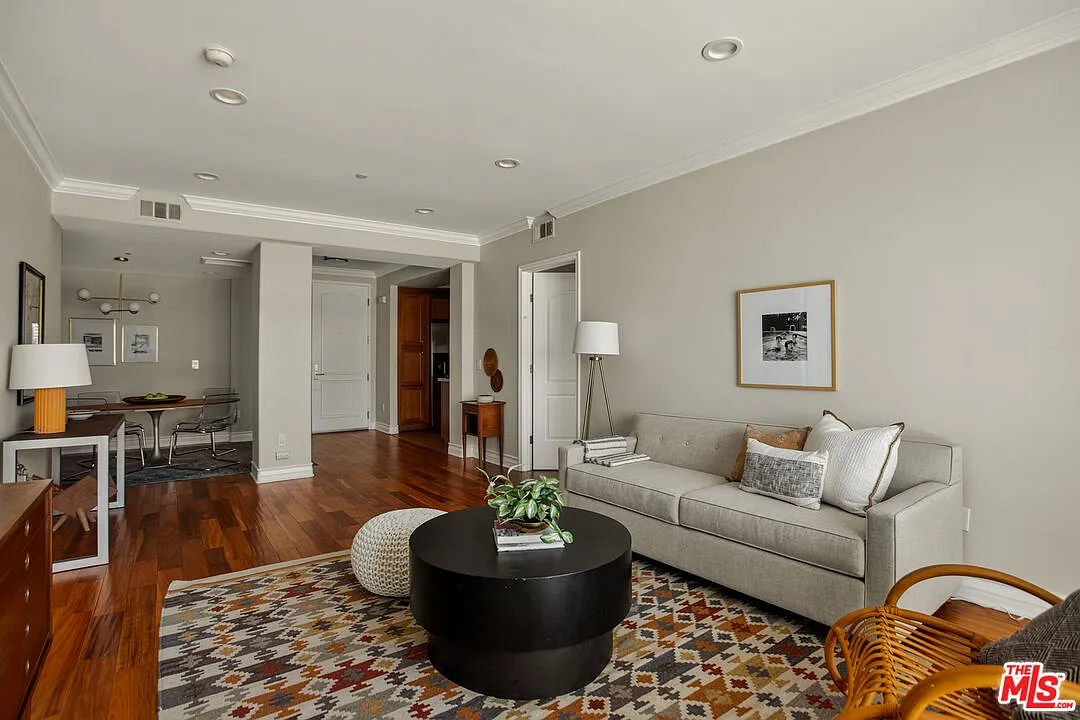 2 bed, 2.0 bath, 1180 sqft, $3,600 — Photo 4