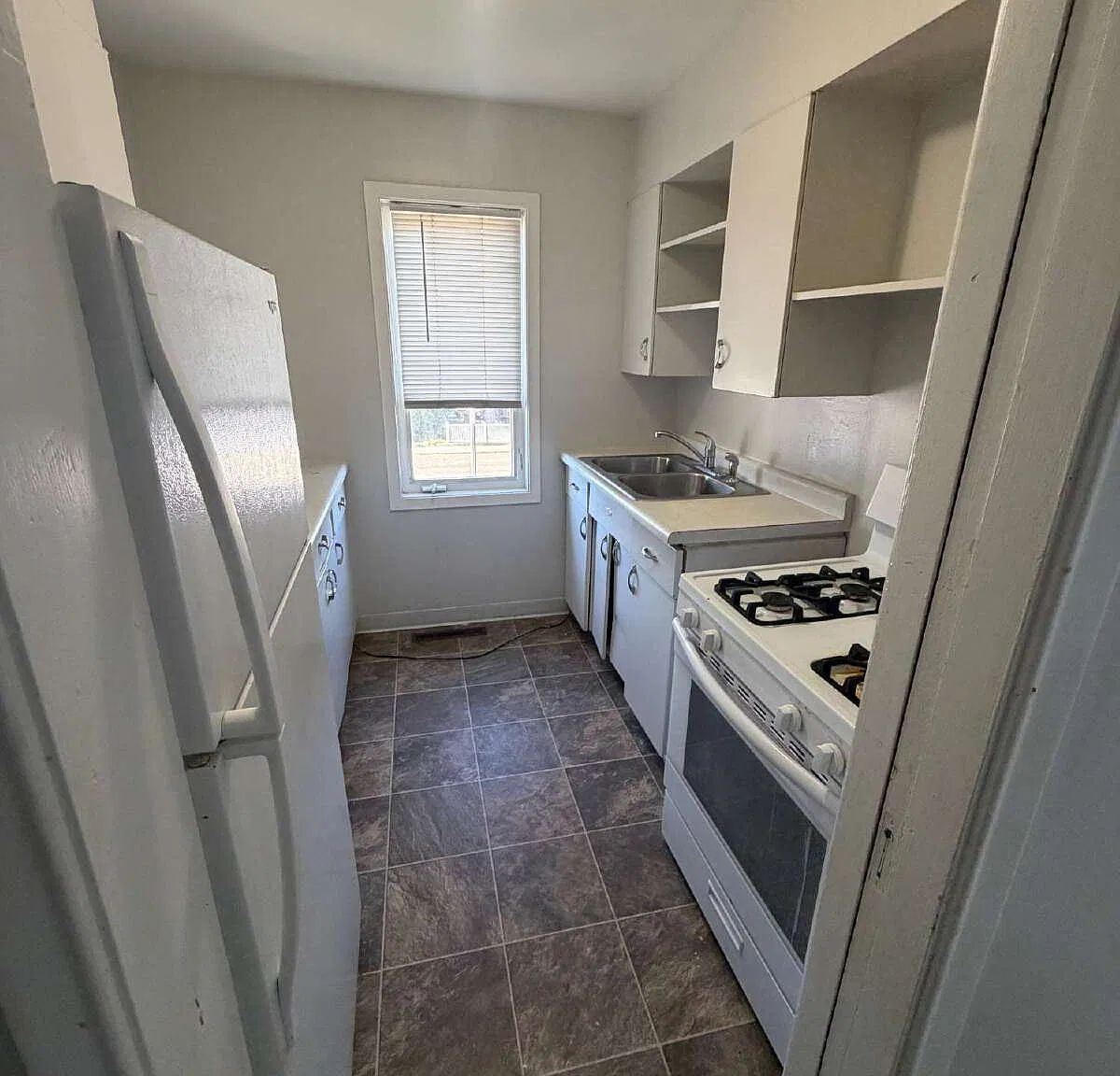 321 W Highland Dr — Photo 3