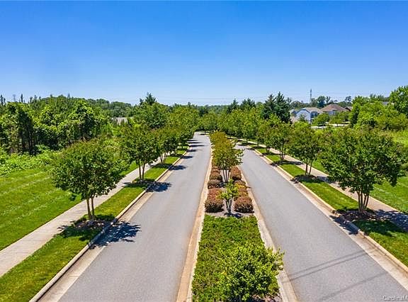 3rd image of 708 Robert Moses Dr #122
