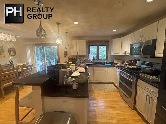4th image of 87 Pleasant St #1A
