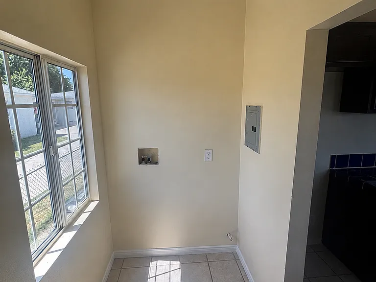1317 E 110th St — Photo 9