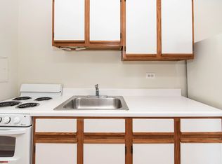 3345 N Marshfield Ave #303, Chicago, IL 60657