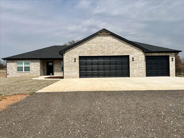 2184 Hilltop Ln, Blanchard, OK 73010