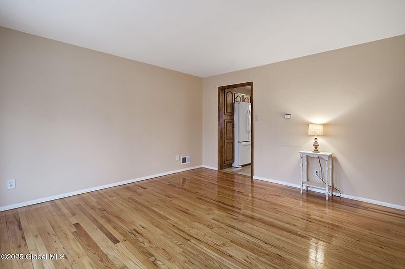 3rd image of 6 Tipton Drive