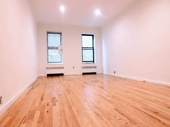 590 3rd Avenue image 1 of 7
