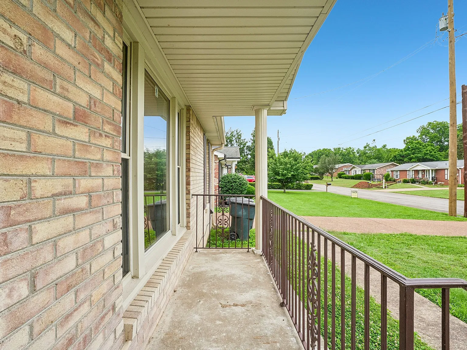3 bed, 2.5 bath, 1450 sqft, $2,700 — Photo 4