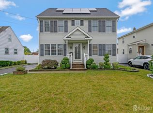 8 Hooker St, Middlesex, NJ 08846