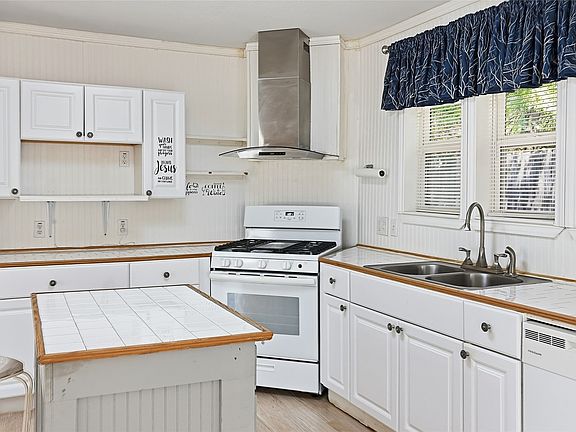 5th image of 45 Country Place Ln