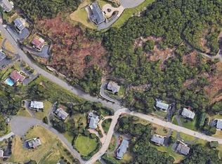 84 Overlook Rd, Pomona, NY 10970