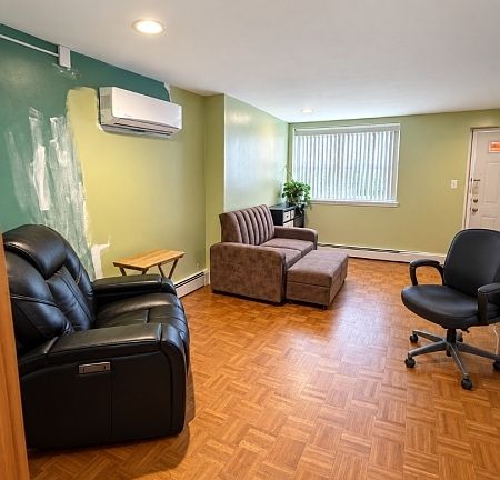 4th image of 649 W Grand Ave #101