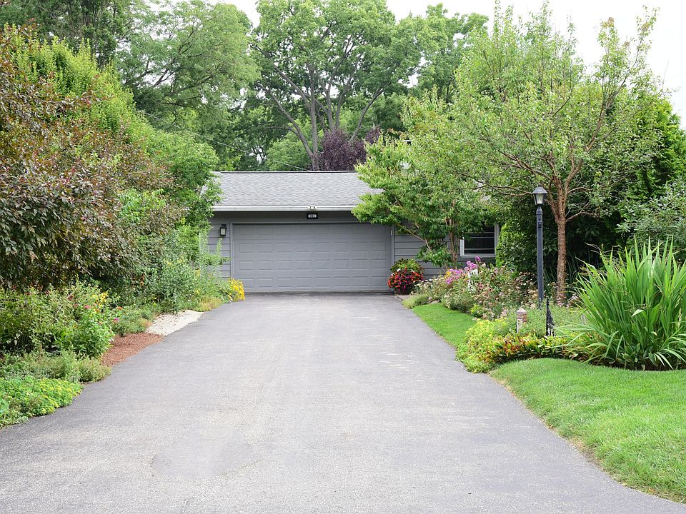1st image of 961 Lynbrook Rd