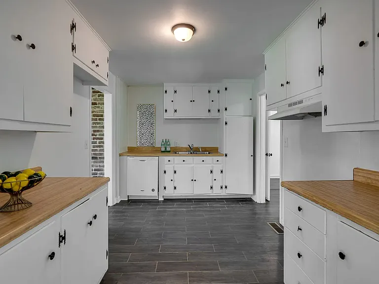 925 Camellia Dr — Photo 11